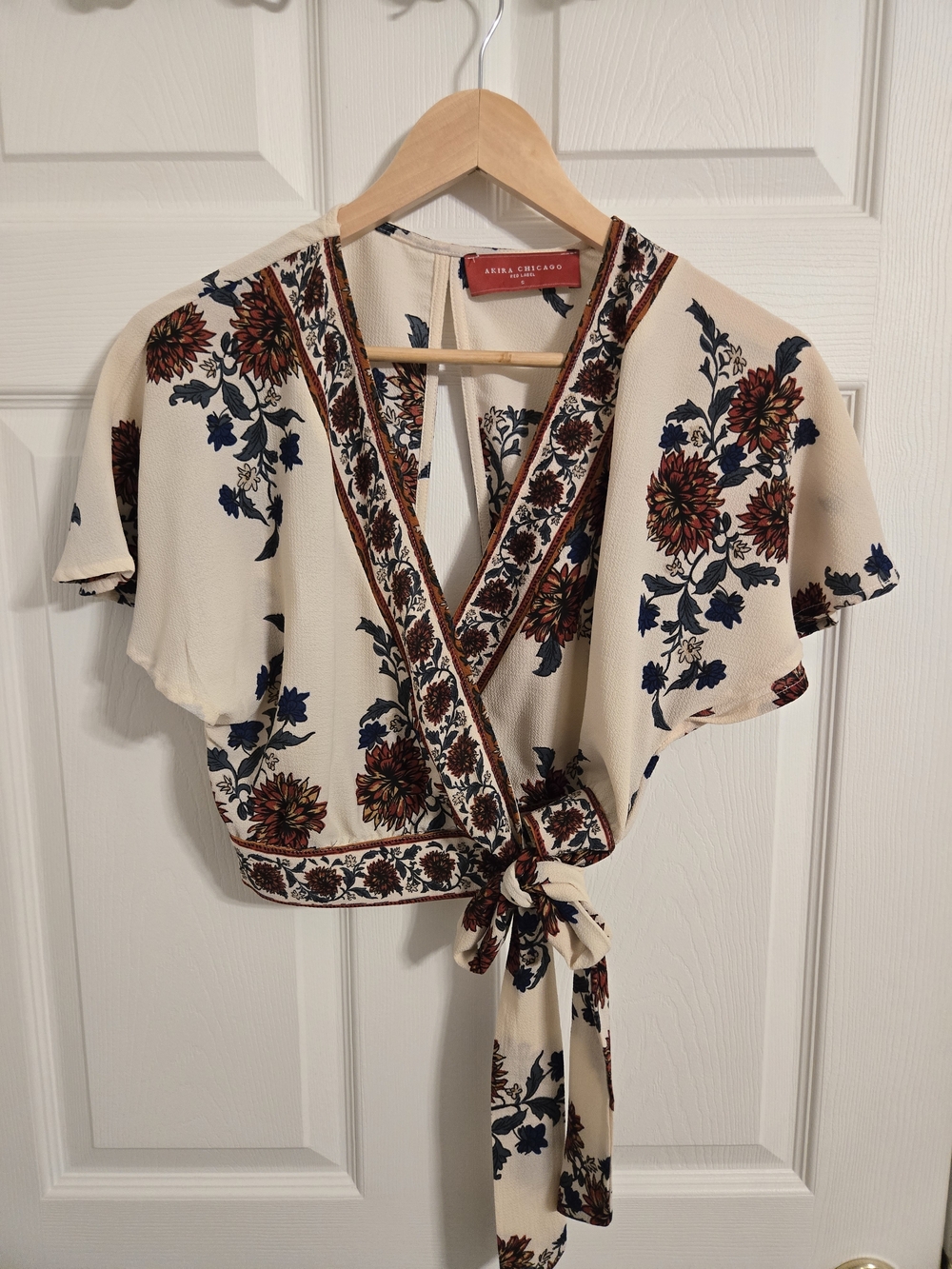 Akira Chicago Red Label Floral Wrap Crop Top in Cream Size Small